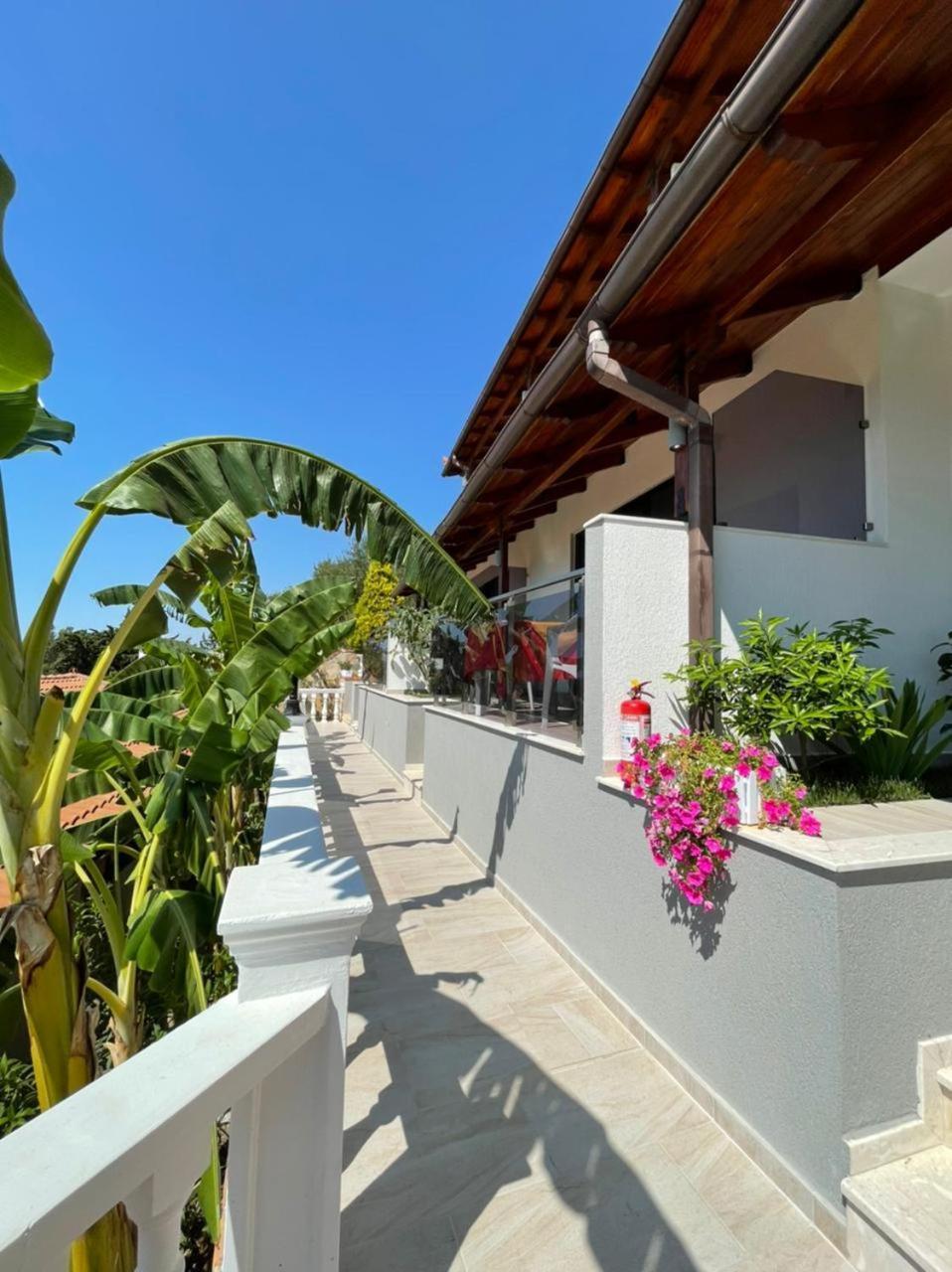 Hotel Ramosaco, Radhime, Vlore Bagian luar foto